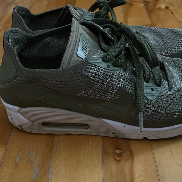 Nike flynit 90 camo in perfect shape comfertable light great for running - Picture 2 of 4